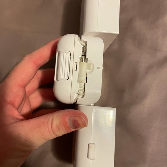 Portable folding speaker - Picture 3 of 5